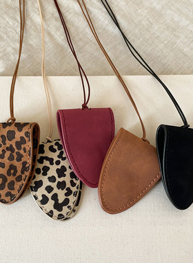 豹纹绒布挂脖磁吸墨镜夹长款项链女旅行便携收纳挂绳毛衣链配饰