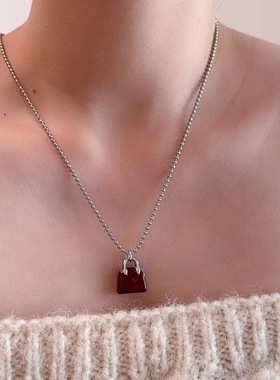 小众高级感红色包包挂坠项链女秋冬时尚设计感百搭长款毛衣链颈链