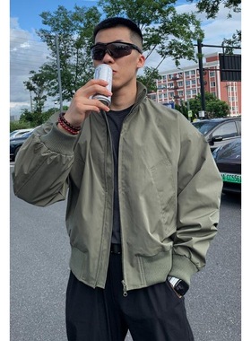 军绿色美式短款廓形工装外套男款秋季飞行夹克cleanfit立领棒球服
