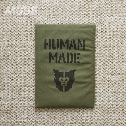 现货 HUMNAN MADE ENVELOPE SLEEVE 猿人头图案复古军事笔记本收纳包