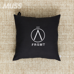 现货 FRAGMENT DESIGN PEACE PIECE 藤原浩限定LOGO闪电刺绣抱枕