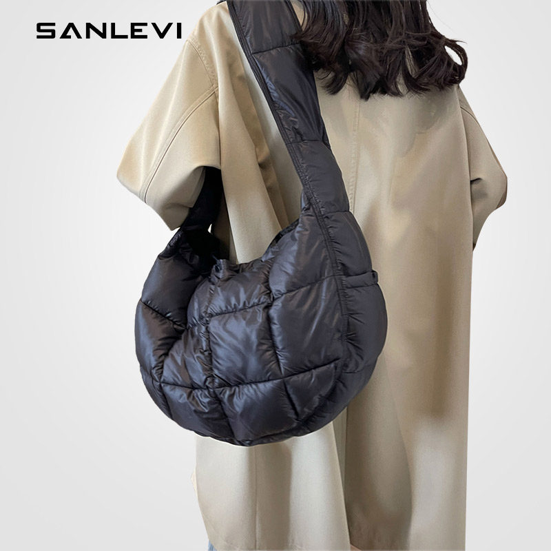 云朵包女新款2025大容量泡芙包上课通勤轻便单肩斜挎羽绒包棉服包