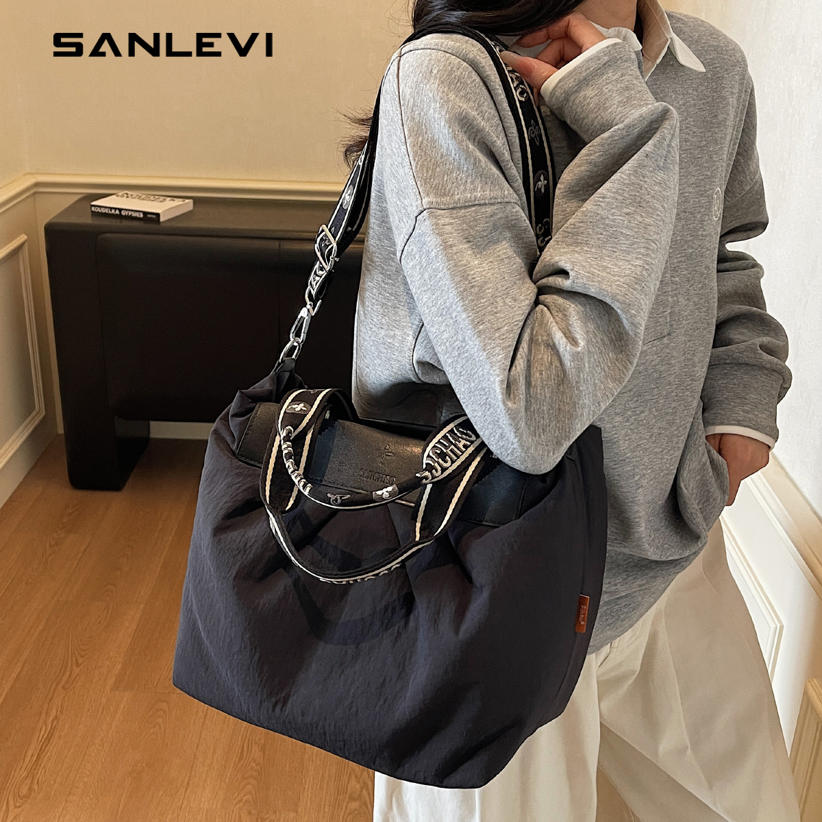 圣利威简约斜挎包单肩包