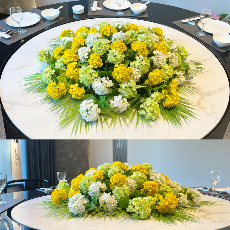 酒店圆桌转盘摆设花艺