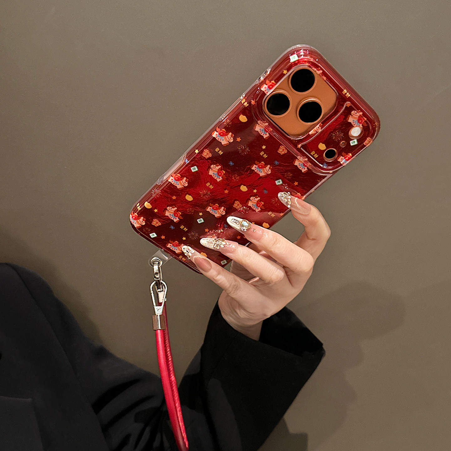 卡巴顿 可爱红色小马适用苹果17promax手机壳新款iphone16pro男女马年15pro带挂绳14pro全包防摔13新年不撞款,3C数码配件,手机保护套/壳,淘宝优惠券,粉丝福利购,淘宝优惠卷