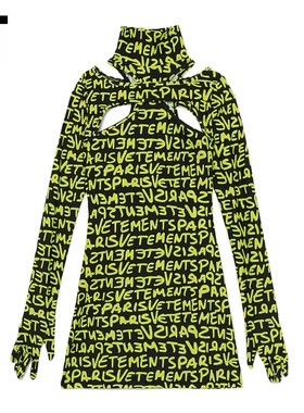IT VETEMENTS女装修身高领连衣裙带手套满印挖剪短裙DR500YXM
