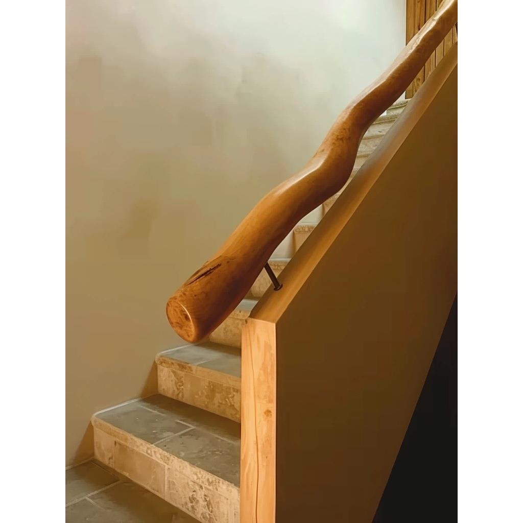 实木楼梯栏杆扶手原木树枝靠墙装饰扶手定制民宿别墅走廊木质栏杆