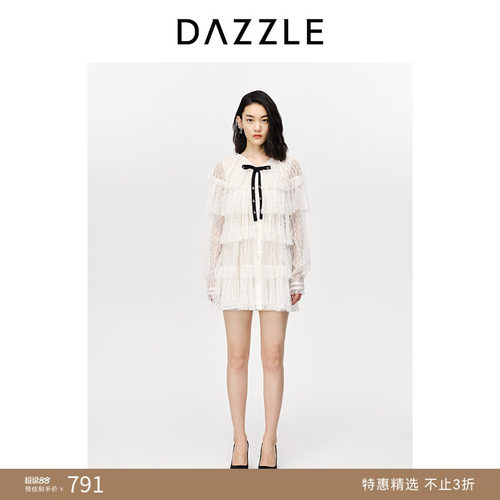 层次感	蕾丝蝴蝶结	袖口设计