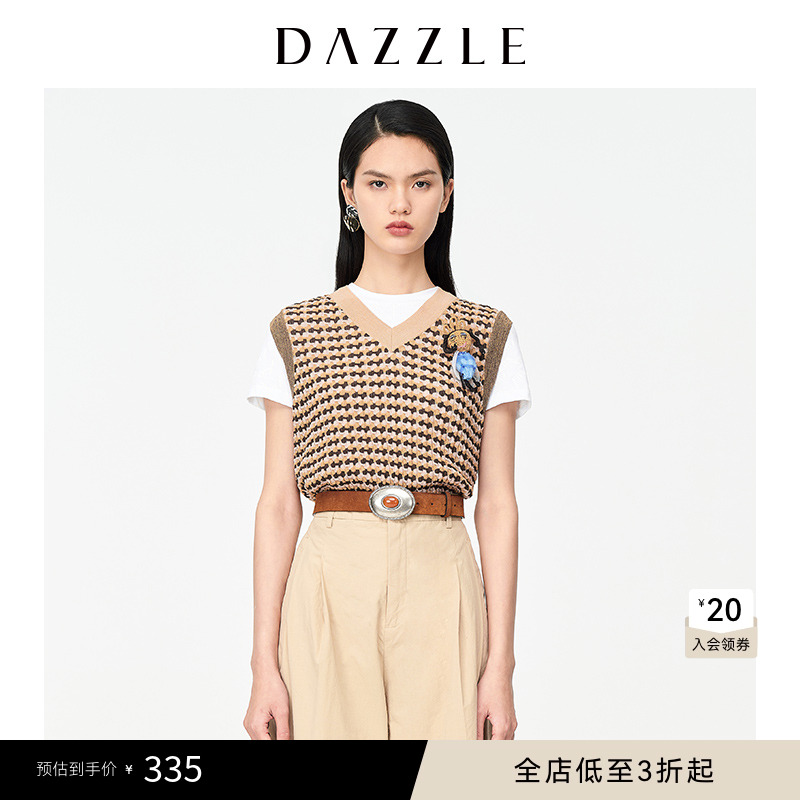 立体针织	娃娃别针	V领设计