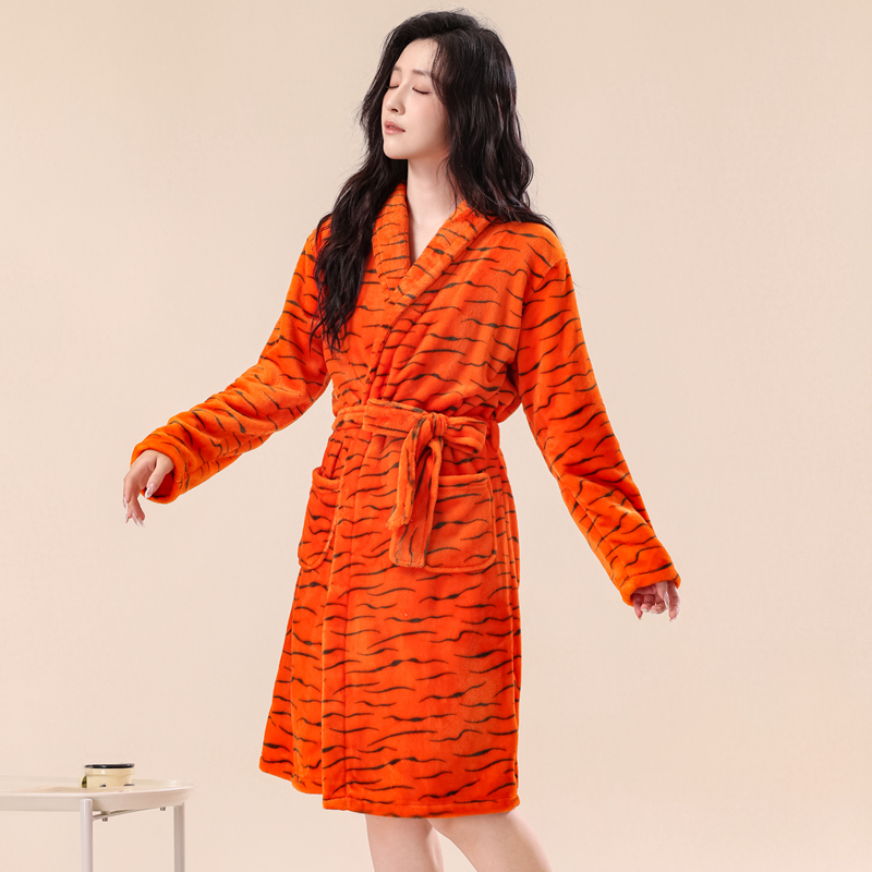 珊瑚绒睡袍女士秋冬季晨袍加厚保暖虎纹卡通法兰绒浴袍家居服套装