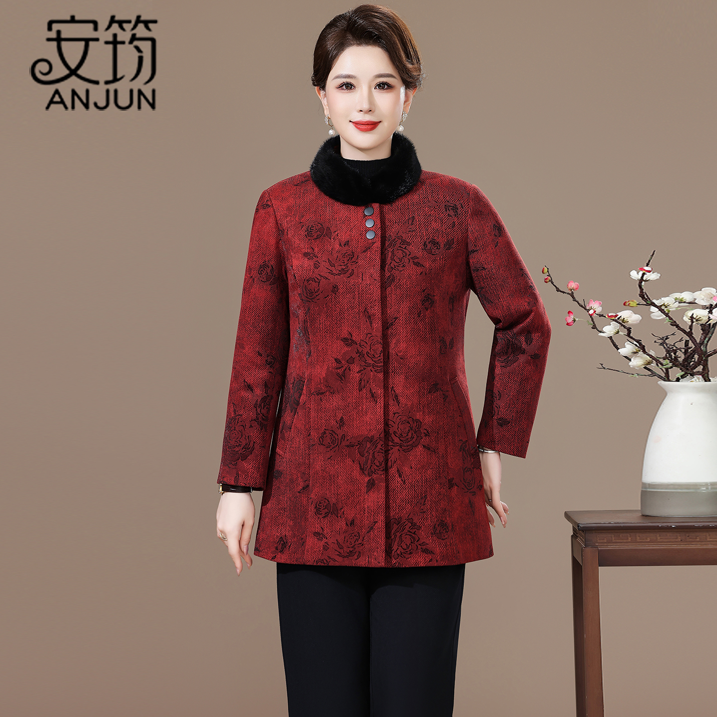 中老年羽绒服女冬中长款2025年新款轻薄妈妈装防寒白鹅绒保暖外套