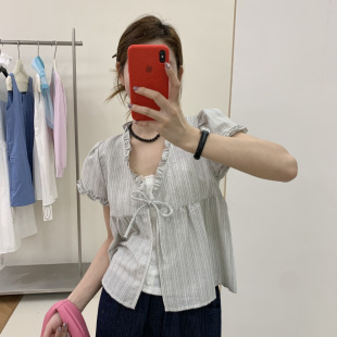 女夏季 蘇珊 襯衫 新款 木耳邊拼接V領(lǐng)系帶條紋假兩件短袖 上衣25508