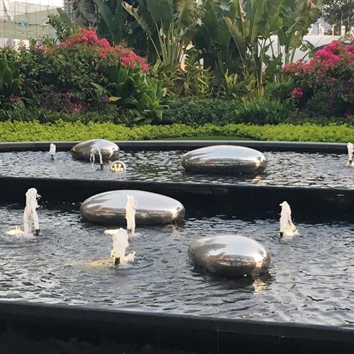 商场不锈钢艺术创意石头坐凳抽象雕塑广场小区金属鹅卵石座椅雕塑