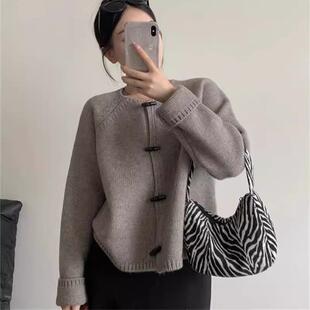 高级感超好看毛衣女春秋轻国风棕色针织开衫 外套 设计感上衣法式