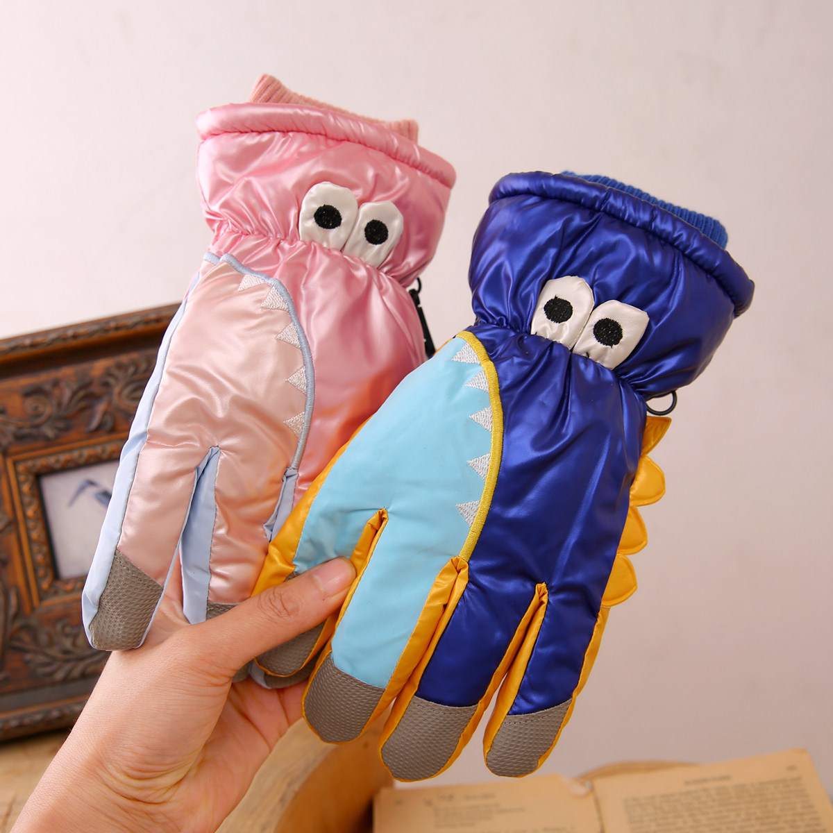 儿童滑雪手套男童女孩防水防滑冬季加厚加绒保暖御寒玩雪防风骑车