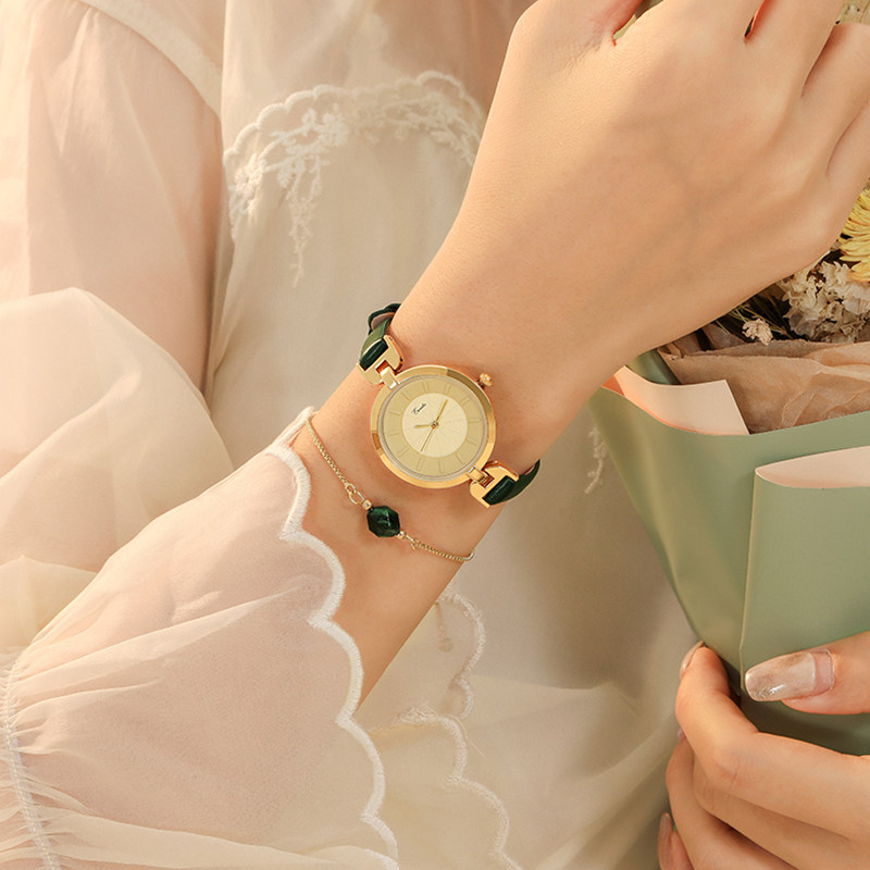 英国小众手表女简约气质复古森系学生细带小巧名牌ins风女士手表