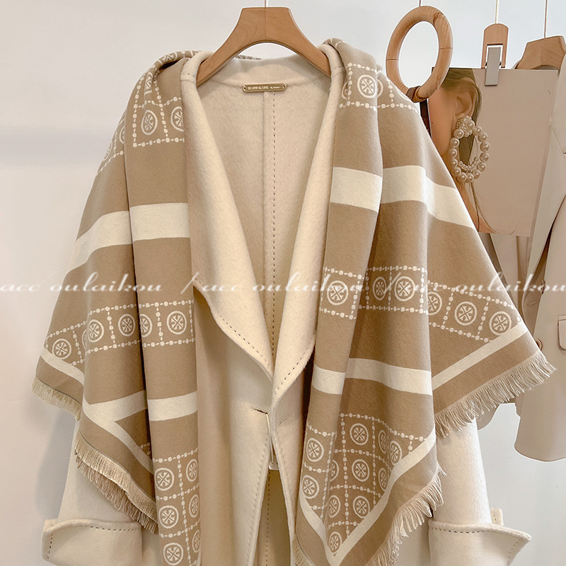 2025新款大方巾披肩女外搭秋冬季双面加厚保暖仿羊绒短须围巾两用