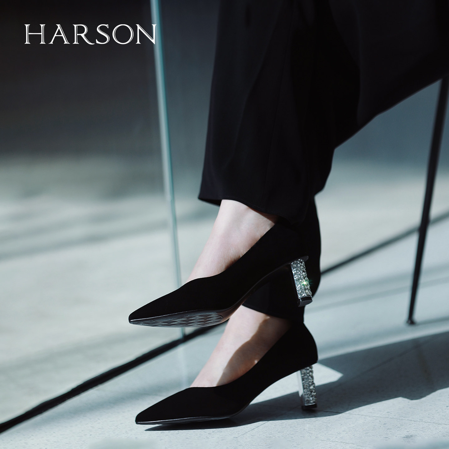 哈森/HARSON【星光时刻】高跟鞋女秋新款镶钻后跟尖头黑色单鞋