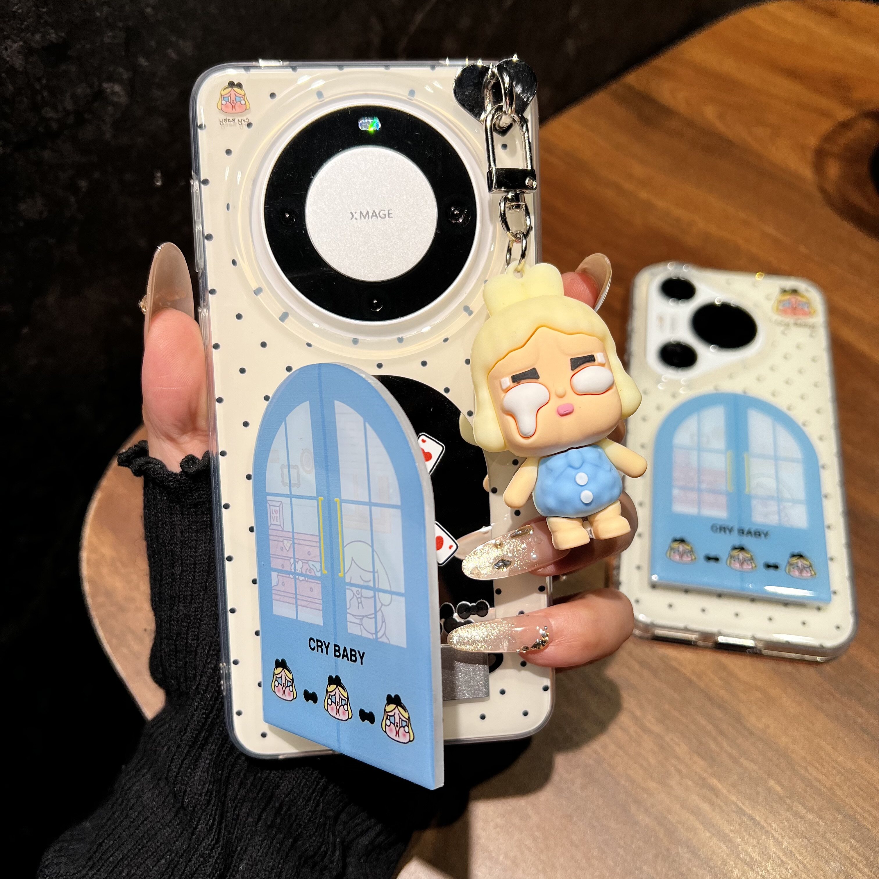 日韩ins波点哭娃窗户翻盖镜面适用华为mate70pro手机壳mate60pro吊坠公仔女款pura70pro防摔保护套