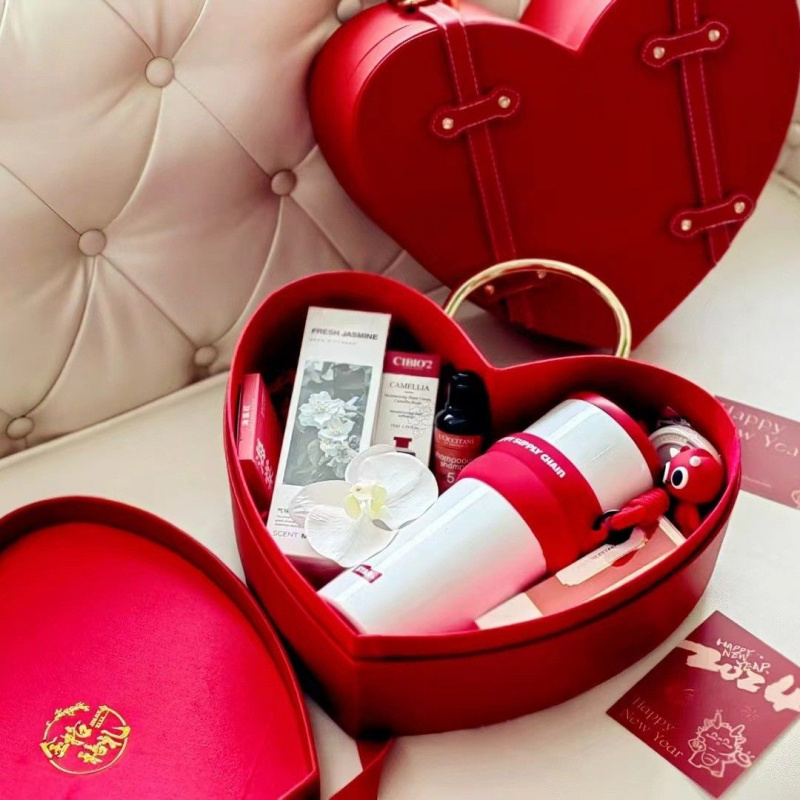 爱心形情人节伴手礼盒结婚礼伴手礼皮质化妆品礼物包装实用喜糖盒