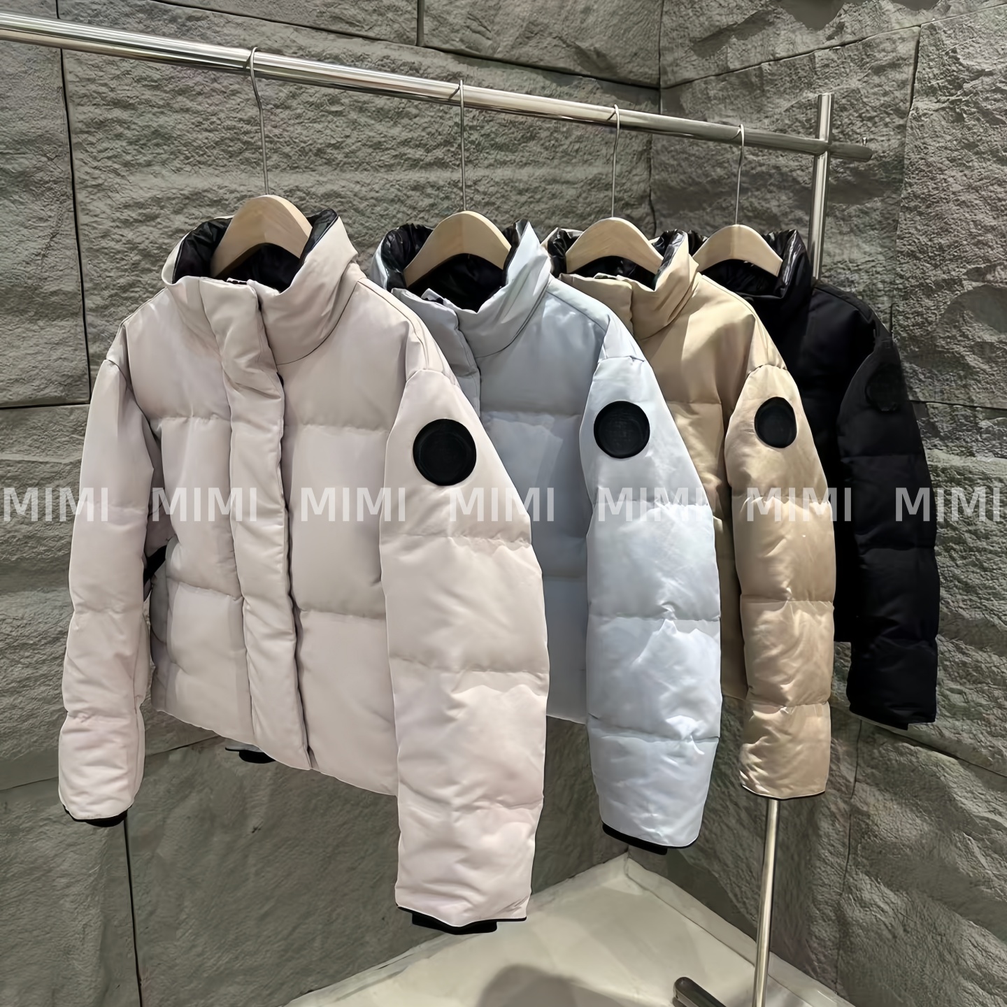 加拿大经典黑标鹅三格短款羽绒服