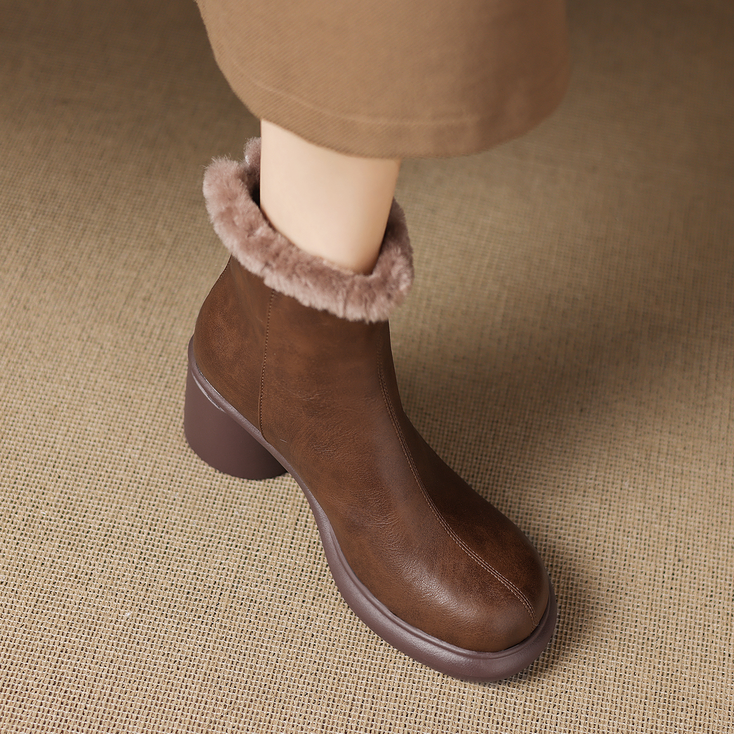 真皮加绒短靴女粗跟毛绒雪地靴