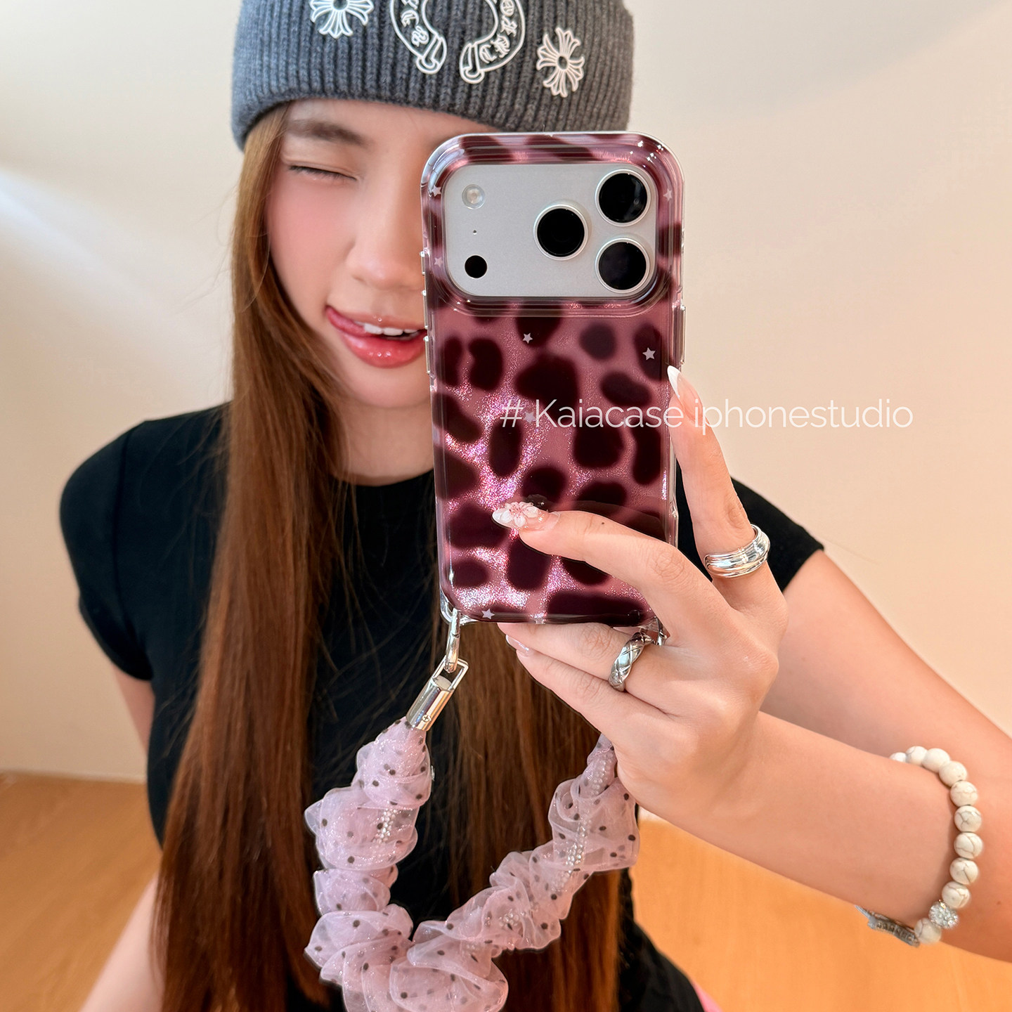 kaia 轻奢ins复古粉豹纹适用苹果18promax手机壳iphone17pro新款15/16女17pm手腕带18pro全包软边防摔手机套