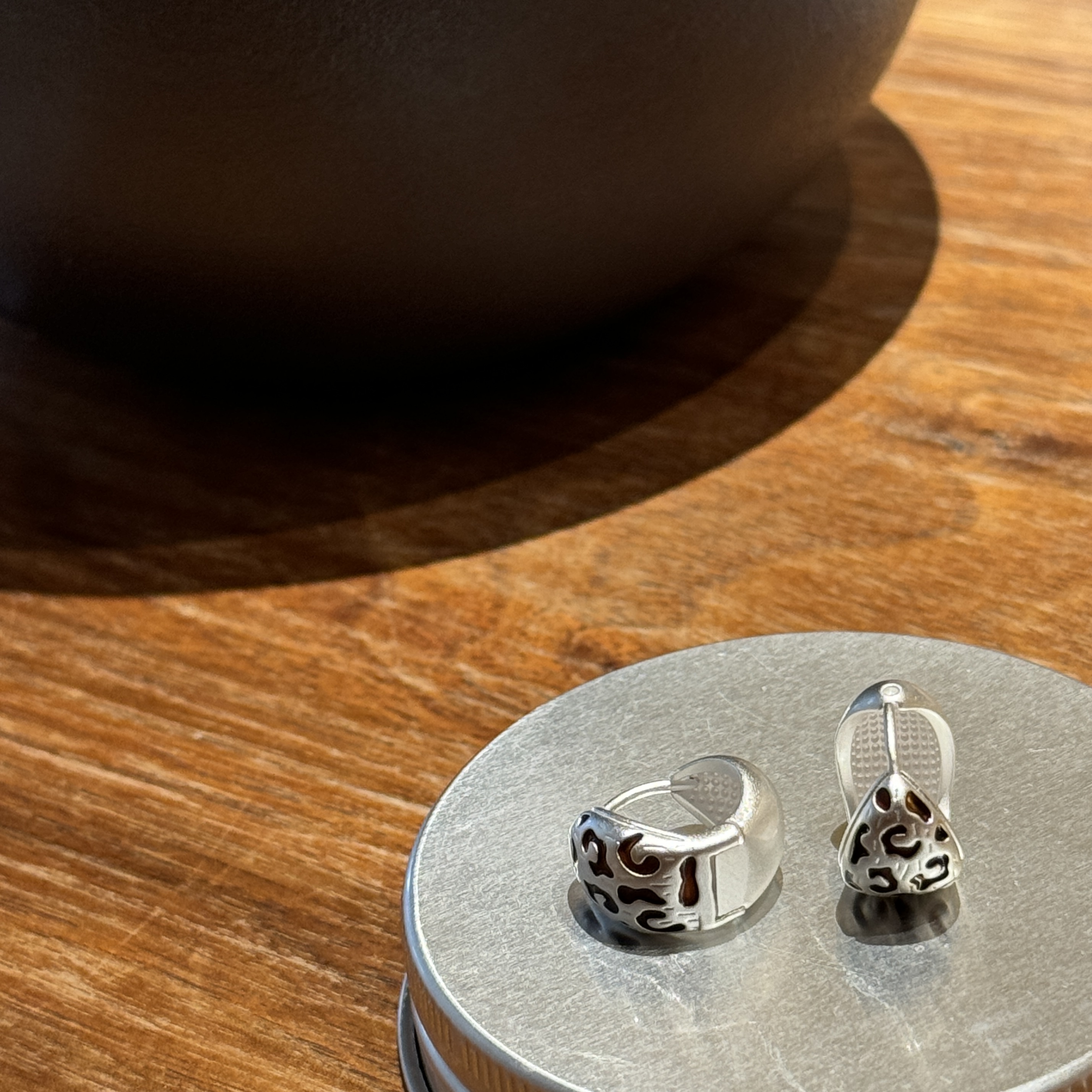 豹纹小水桶耳环