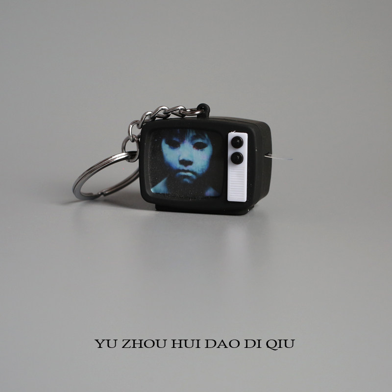 无聊了看看电视!你看着他!他也看着你!按下按钮屏幕闪烁 礼物