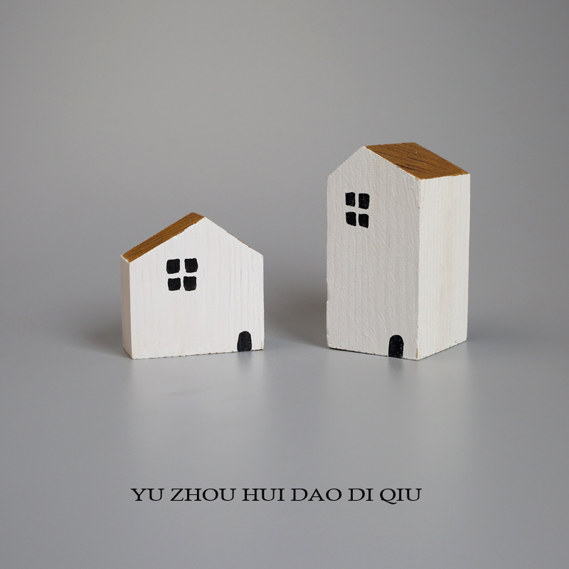5万一平的房子买不起,买套小的,有2幢住着舒服宽敞.木房子摆件