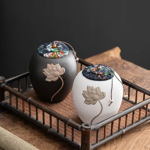 储存罐家用浮雕莲花仿古高档粗陶烟灰缸茶叶罐密封罐防潮大号普洱