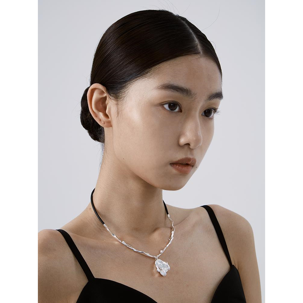 【Lunami 夜深见月】玫瑰系列残瓣皮绳项炼S925银小众高级感气质