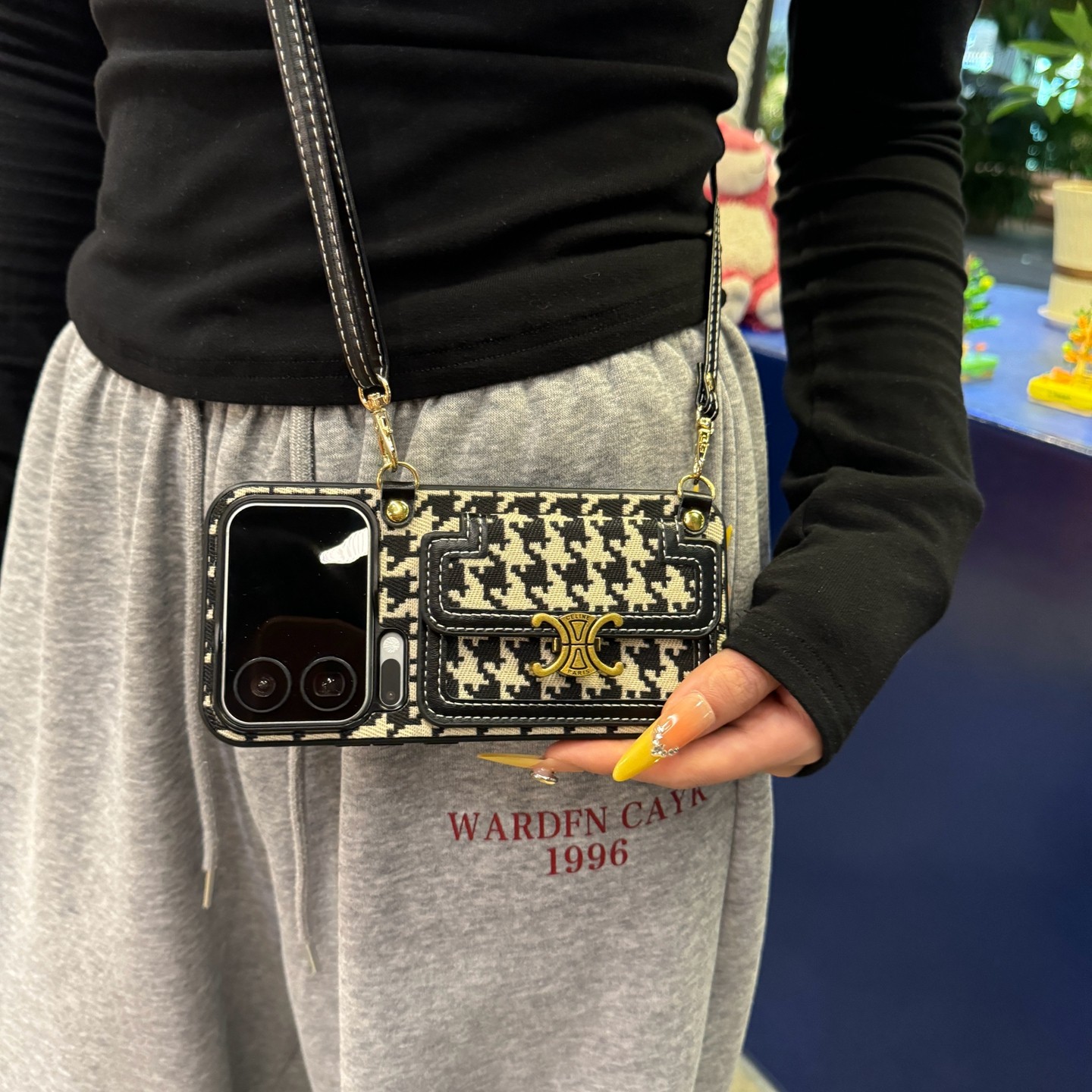 千鸟格斜挎可背适用小米17promax手机壳高级感Xiaomi17插卡包15pro挂绳15ultra背包式女小米17pro可手提丝巾