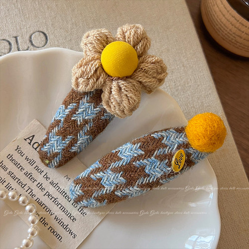 甜美蓝色格纹花朵毛球发夹