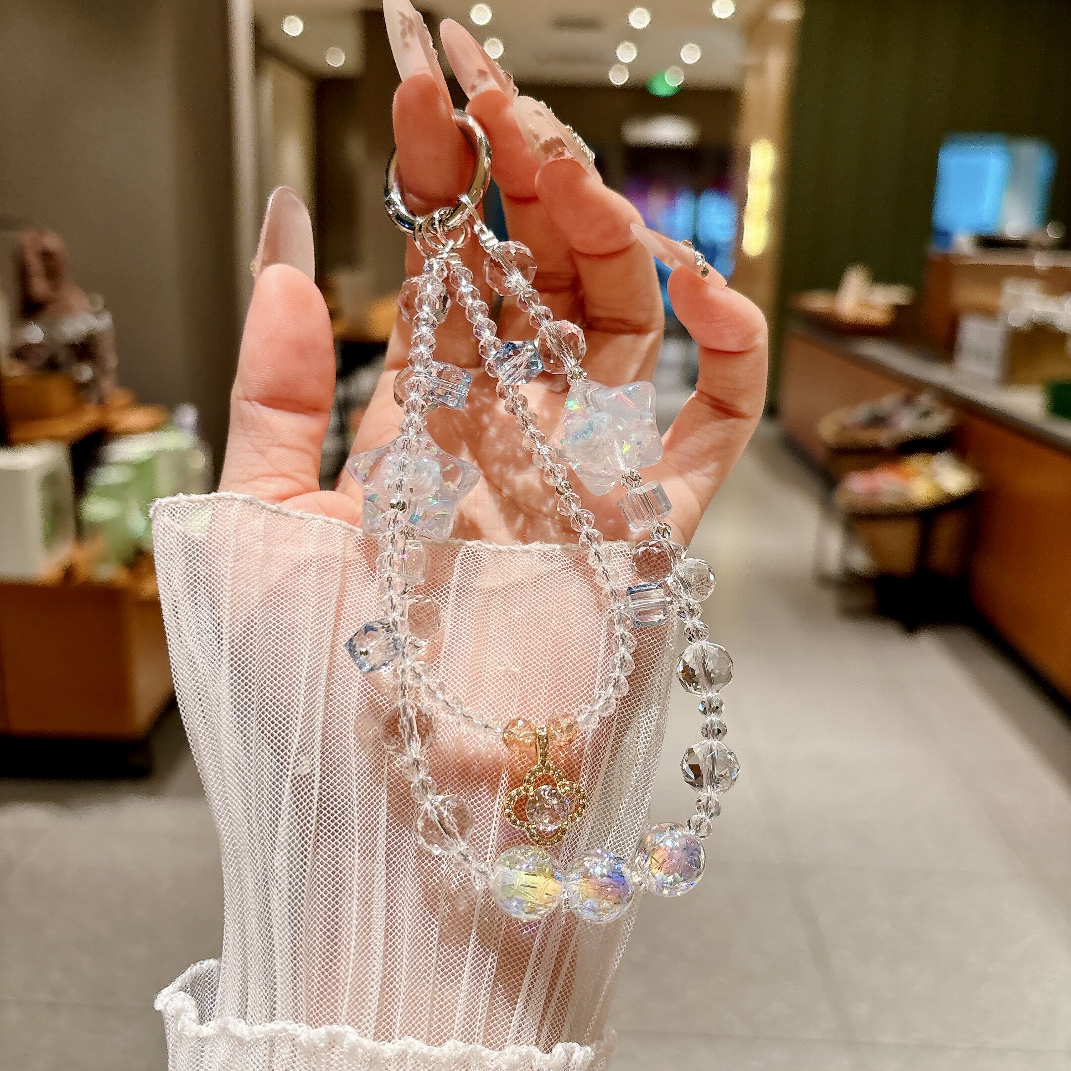 炫彩四色水晶玫瑰手机挂绳轻奢高级感小众挂链巨美百搭防丢手机配饰时尚女士手腕串珠精致挂饰钥匙壳结实耐用
