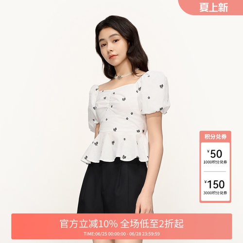 法式方领设计展露锁骨