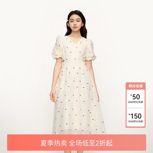 别致露腰设计性感迷人