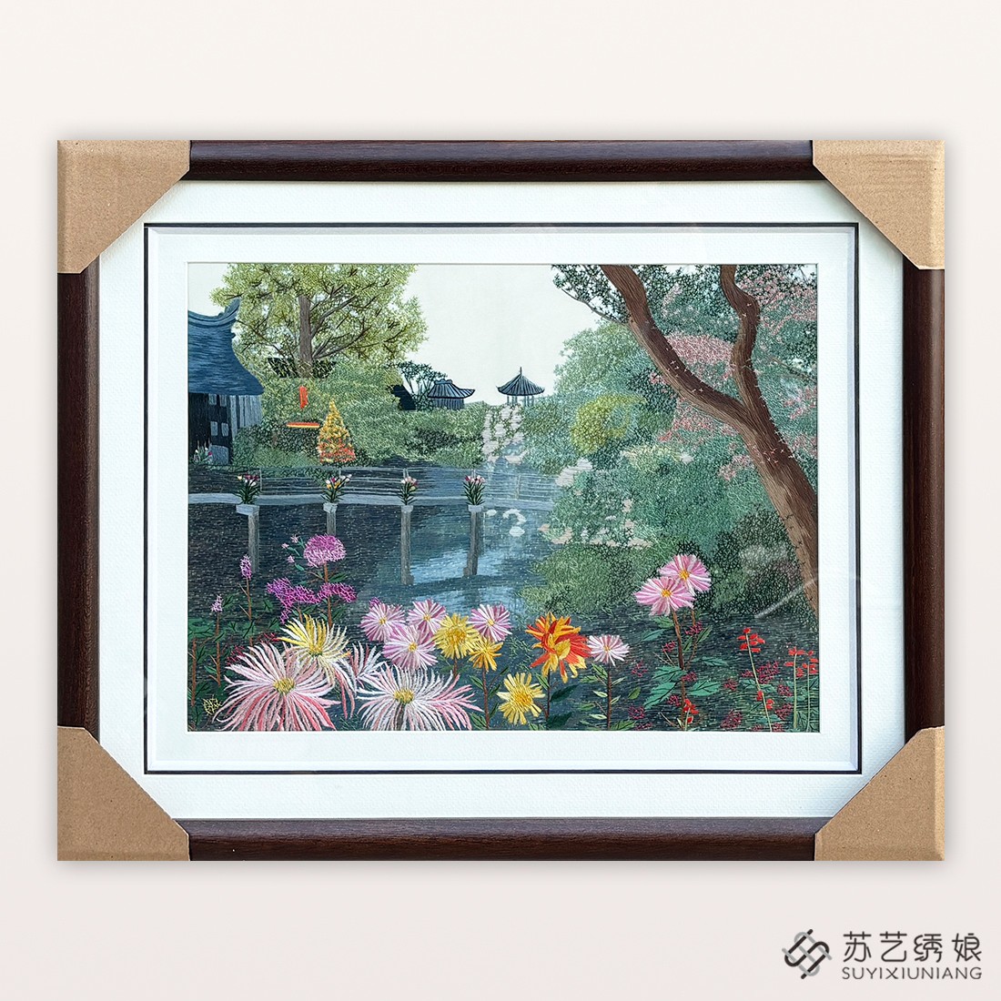 苏绣成品挂画手工刺绣精品江南园林画刺绣小桥菊花刺绣实木外框画
