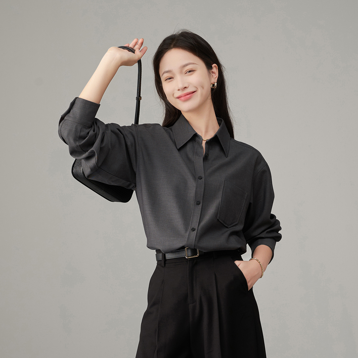 娅丽达正肩简约黑色衬衫女