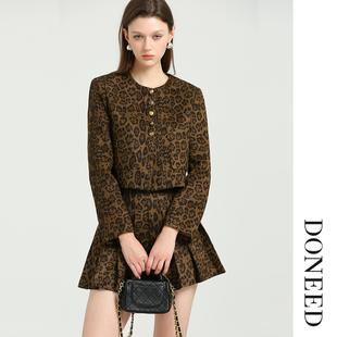 DONEED2025秋款时尚甜酷俏皮豹纹印花仿麂皮绒短夹克百褶裙套装女