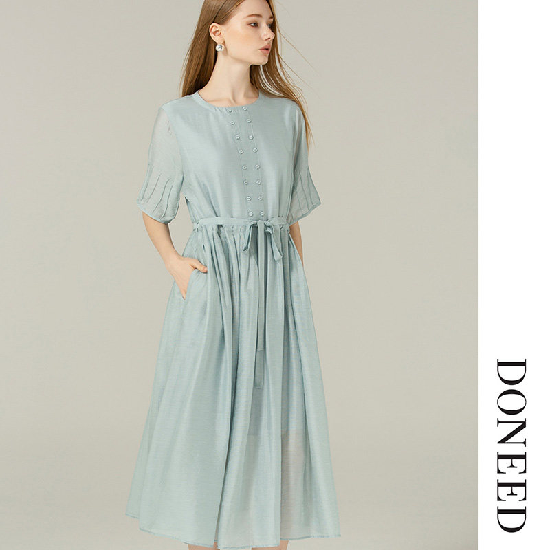 DONEED夏款法式文艺风双排扣装饰打褶配腰带轻薄中长款连衣裙女