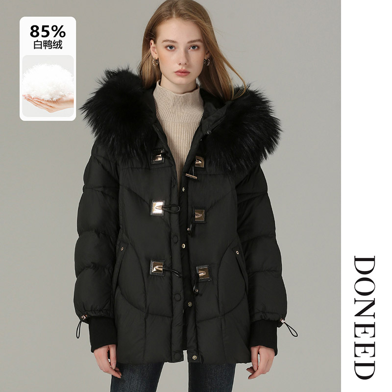 时尚连帽貉子毛领牛角扣羽绒服
