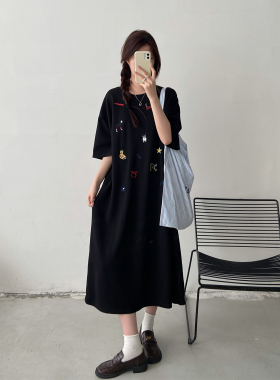 大码设计感刺绣短袖连衣裙女2026夏季新款胖MM遮肚显瘦休闲T恤裙
