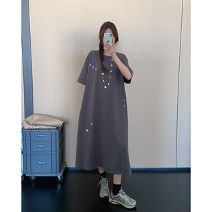 重工钉珠花短袖连衣裙女夏季纸片人宽松显瘦长裙休闲大码过膝T恤