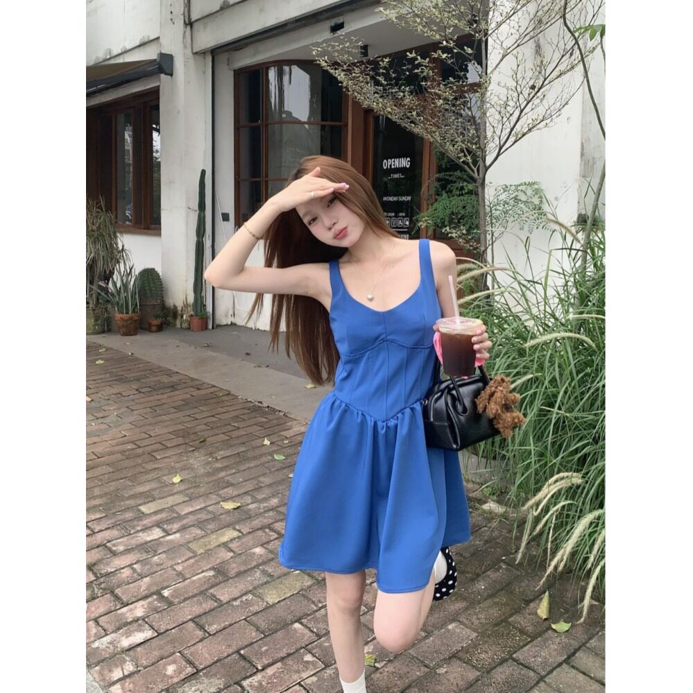 甜美方领A字显肤蓝吊带连衣裙