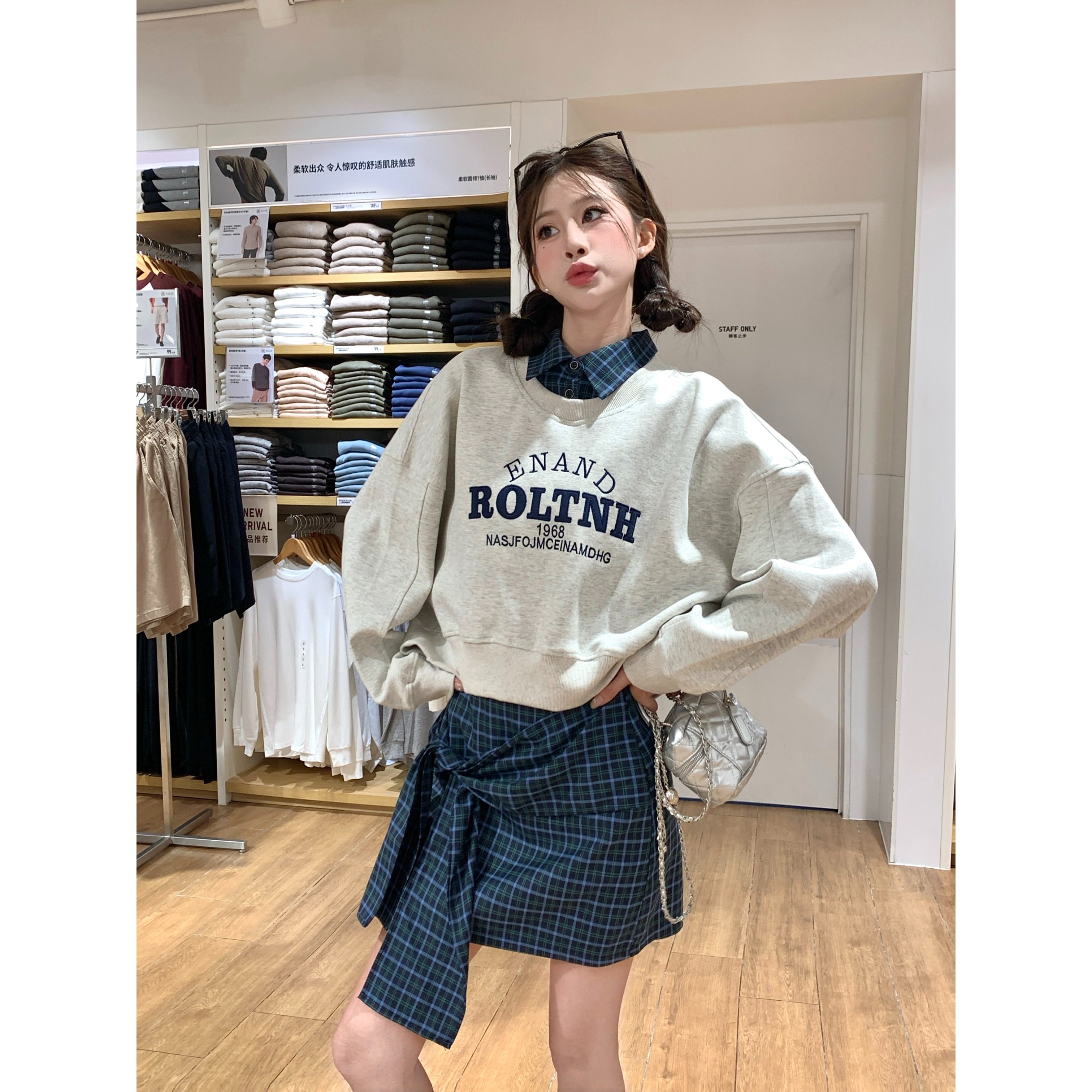 大码女装2026秋新款格子设计感A字半身裙短款宽松白色卫衣两件套