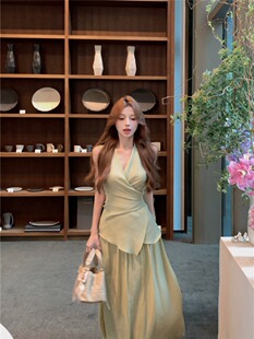 清冷高级感套装无袖收腰v领T恤女夏季新款大摆百搭半身裙两件套潮