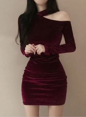 性感丝绒连衣裙辣妹长袖红色金丝绒2024秋冬新款配大衣气质修身裙