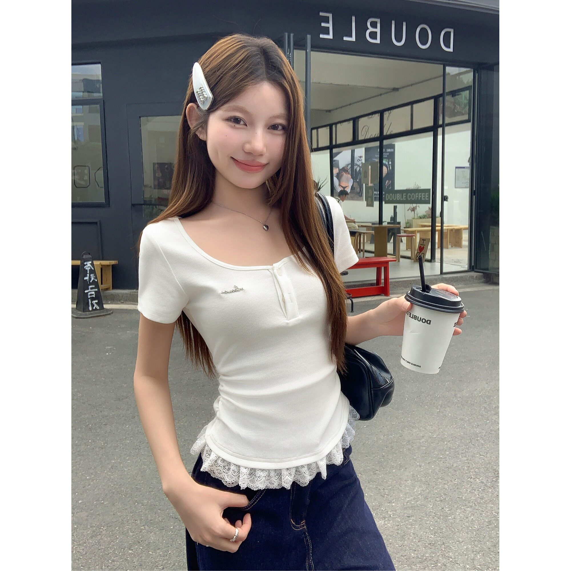 甜妹挂脖蕾丝修身短款T恤