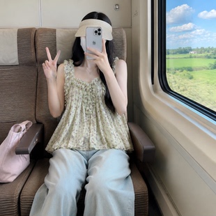 法式森系碎花吊带女2026夏新款木耳边背心雪纺娃娃衫法式无袖上衣